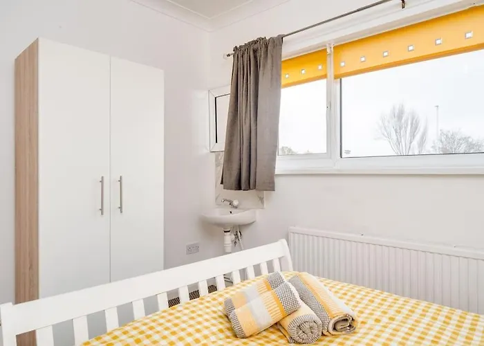 Contemporary 5 Bedroom Flat Apartment