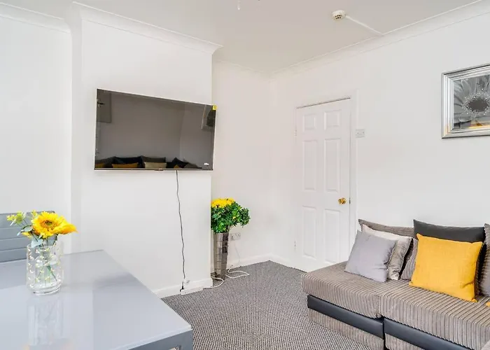 Contemporary 5 Bedroom Flat Apartment Leeds (West Yorkshire)