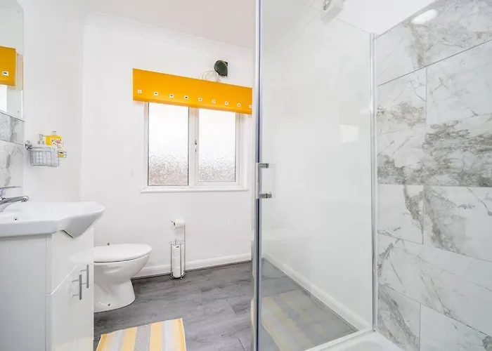 Апартаменти Contemporary 5 Bedroom Flat Лідс