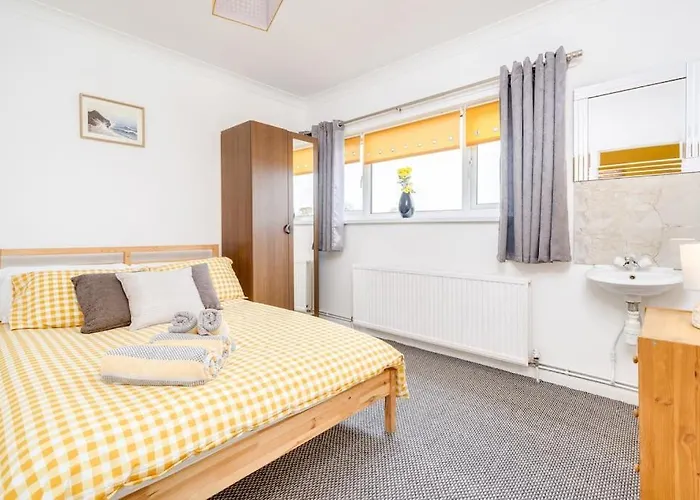 Contemporary 5 Bedroom Flat Apartment *