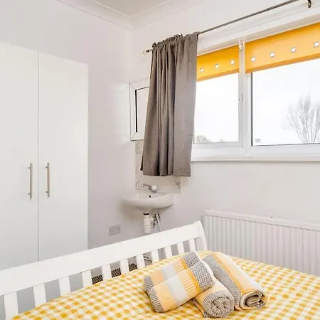 Contemporary 5 Bedroom Flat Appartement